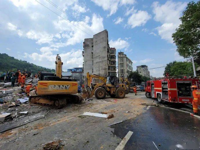 湖南郴州一幢自建房突然倒塌，農(nóng)村自建房屋如何自救？